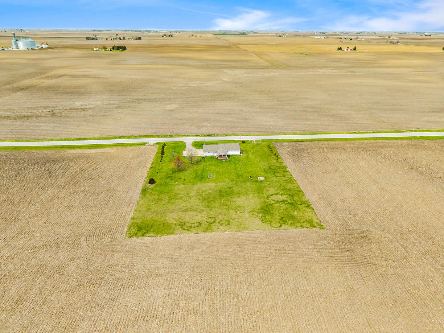1540 East 950th Road Tonica, IL 61364 - Photo 34 of 38 a view of beach and ocean