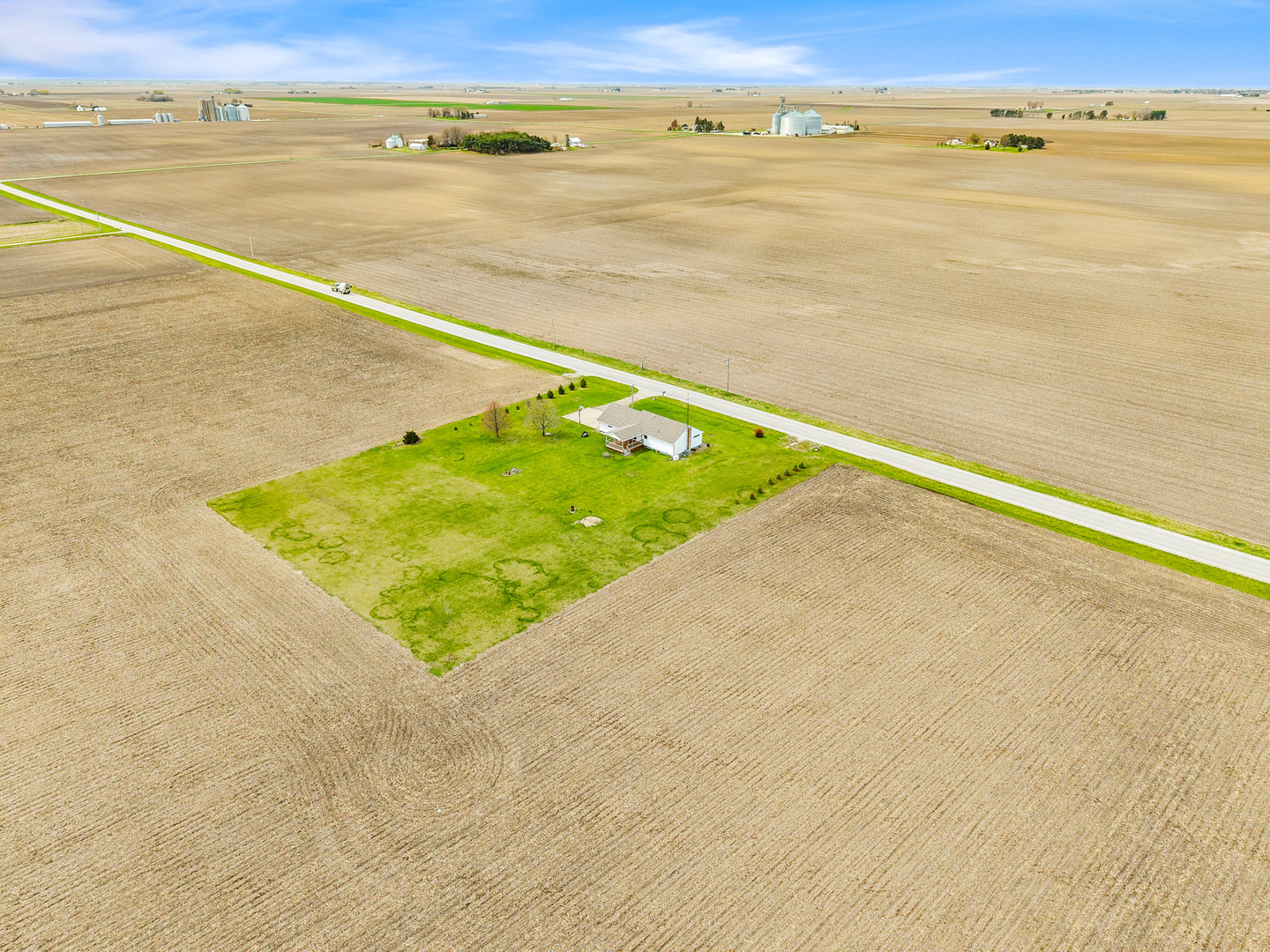1540 East 950th Road Tonica, IL 61364 - Photo 35 of 38 a view of an ocean and beach