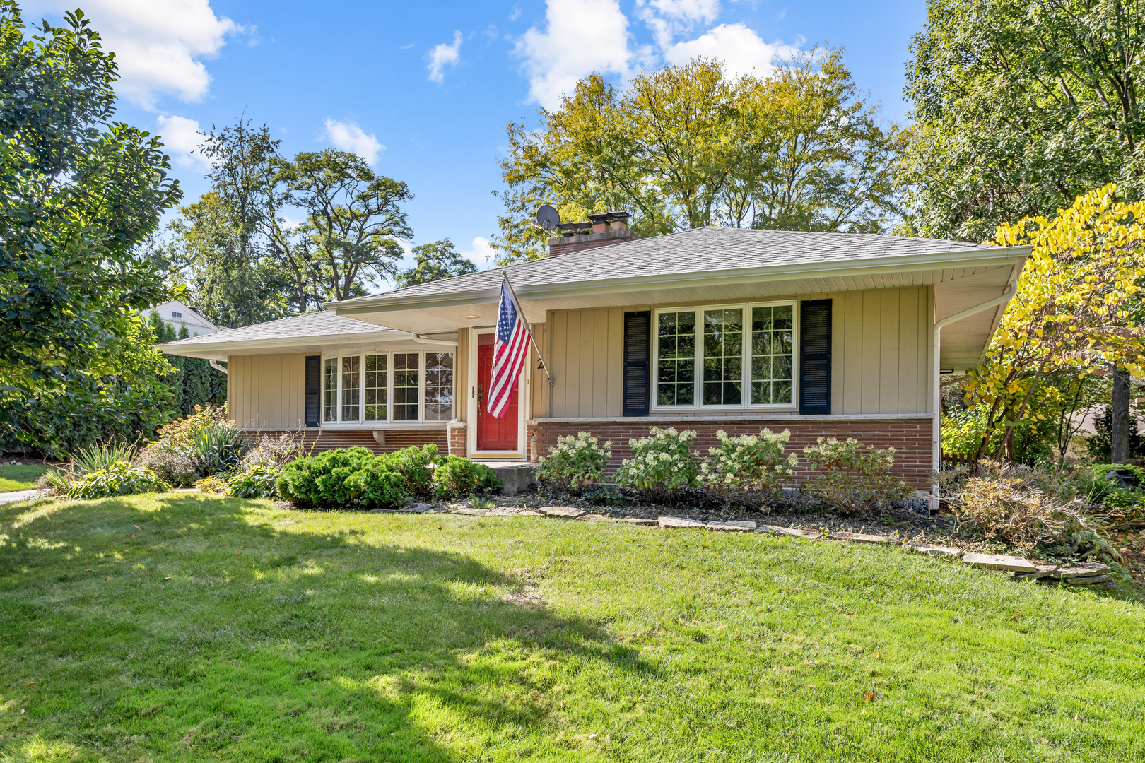 240 Scott Avenue Glen Ellyn, IL 60137 - Photo 1 of 25 a view of a house with garden and yard