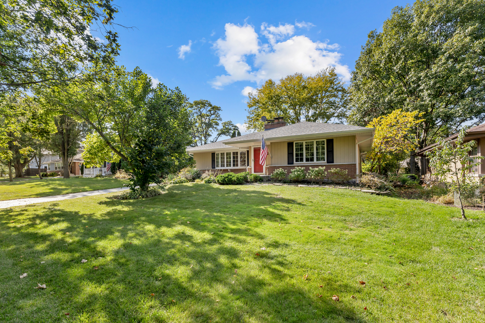 240 Scott Avenue Glen Ellyn, IL 60137 - Photo 2 of 25 a front view of a house with a garden