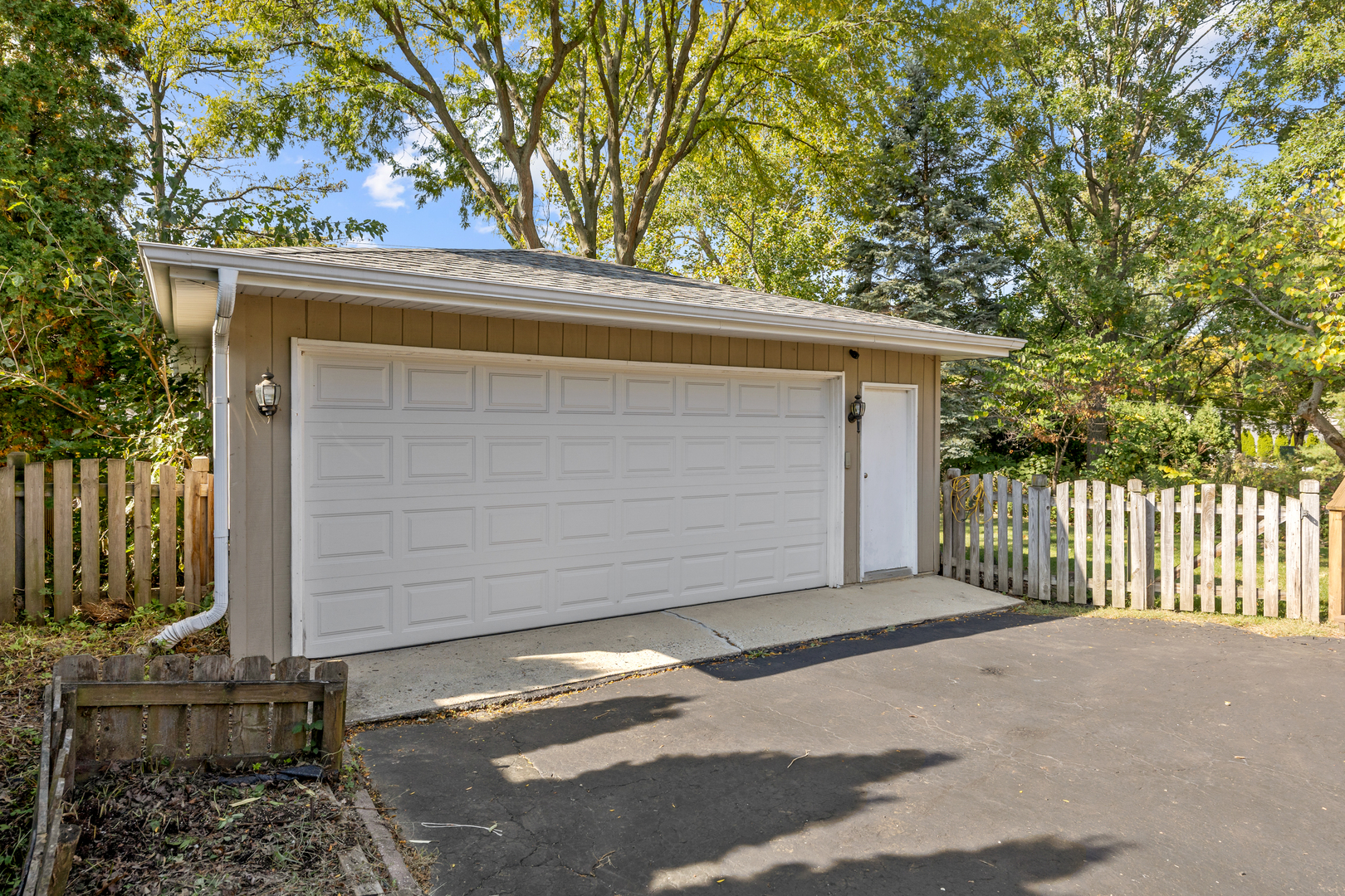 240 Scott Avenue Glen Ellyn, IL 60137 - Photo 23 of 25 a view of a house with a garage