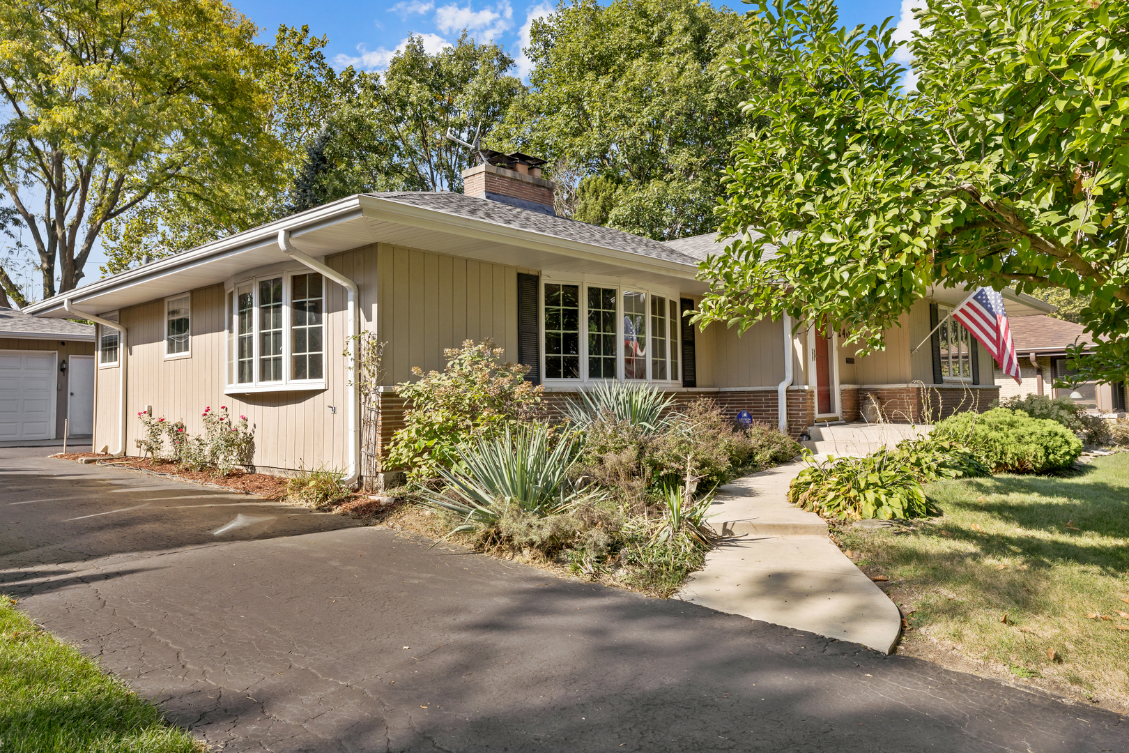 240 Scott Avenue Glen Ellyn, IL 60137 - Photo 3 of 25 a front view of a house with a garden