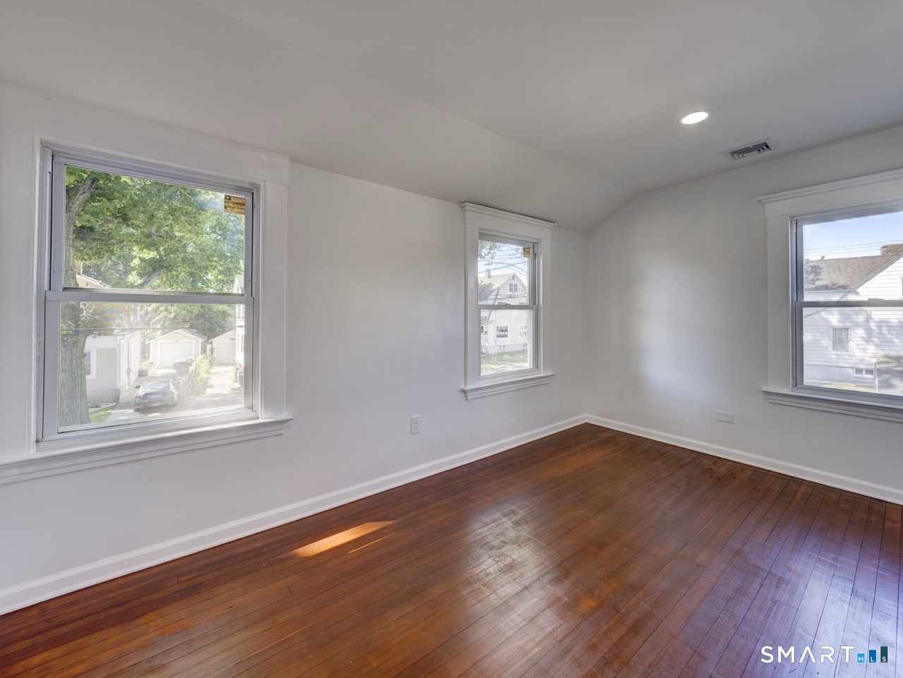 16 Shoreham Road New Haven, CT 06512 - Photo 25 of 40