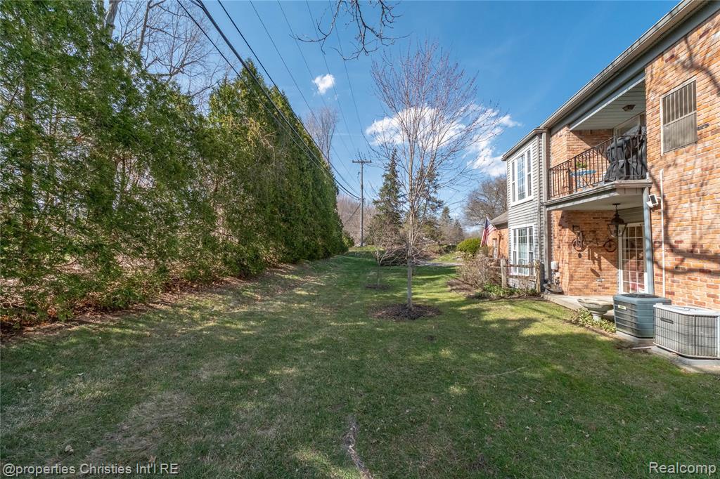 1695 Huntington Park Rochester Hills, MI 48309 - Photo 49 of 54