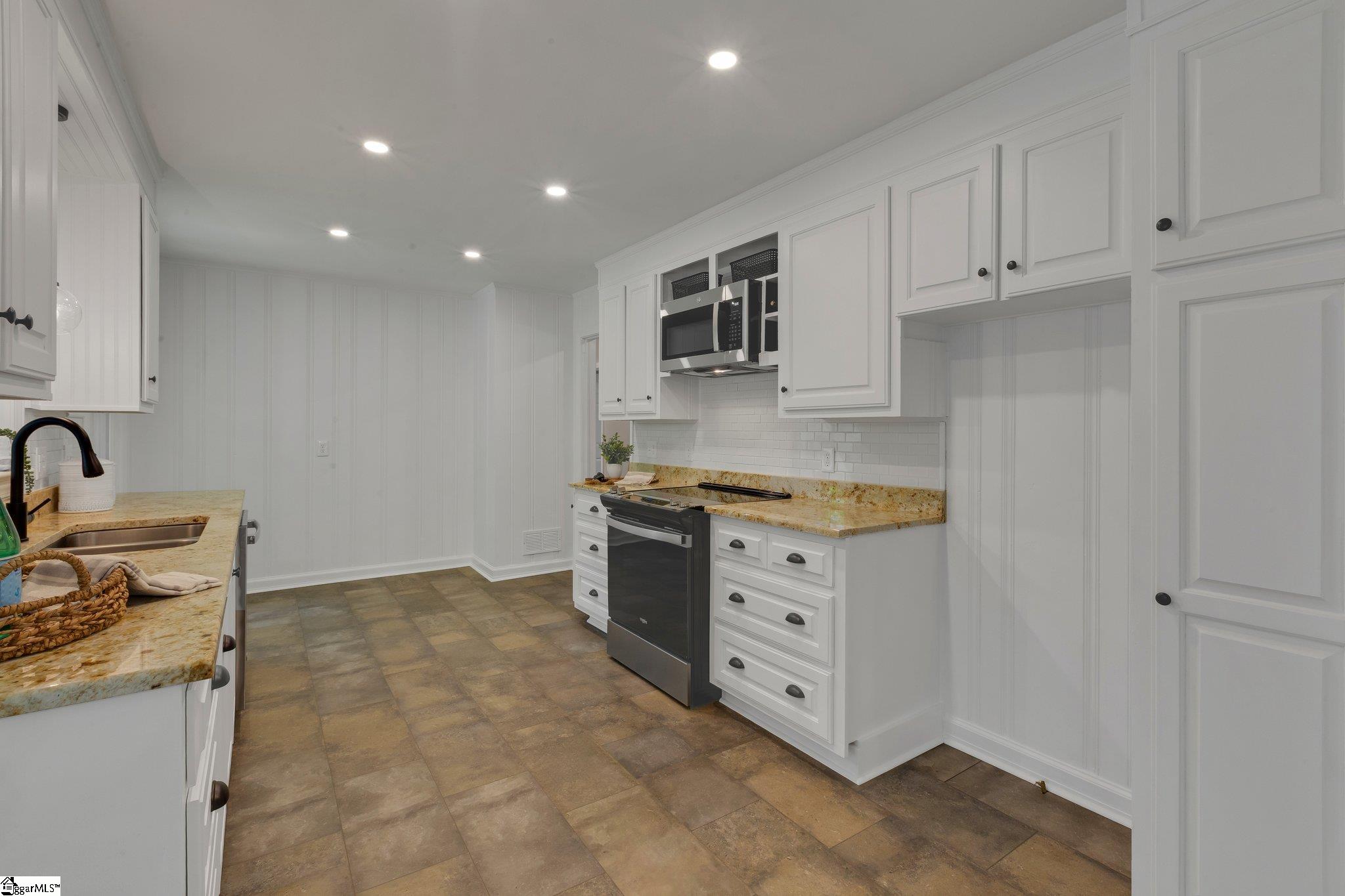 10 Wildwood Road Greenville, SC 29615 - Photo 15 of 40 Gallery Image 15