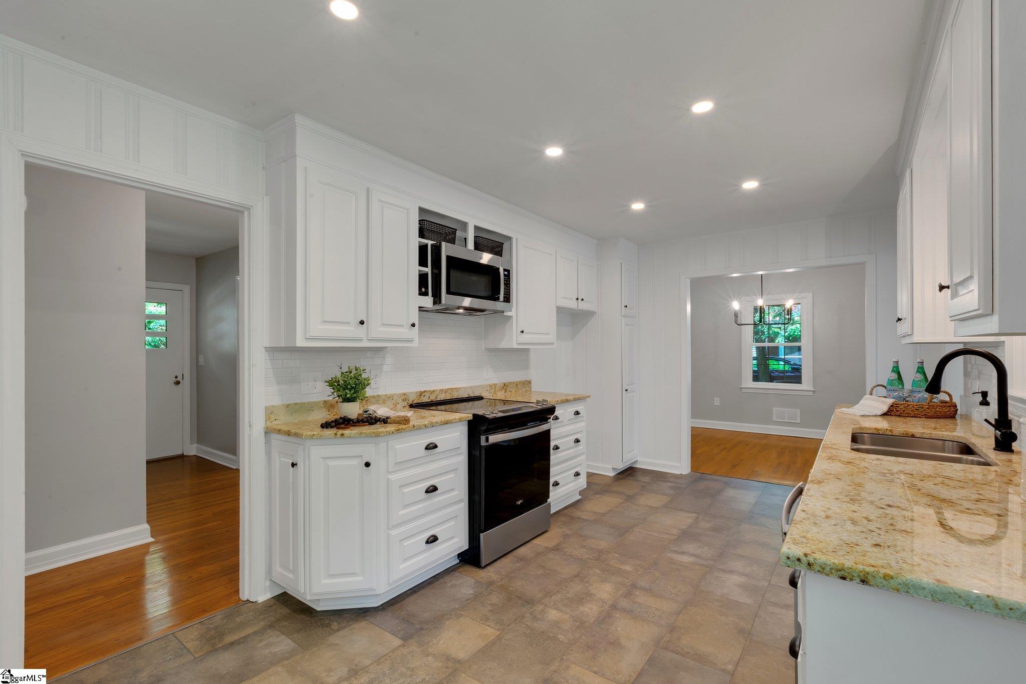 10 Wildwood Road Greenville, SC 29615 - Photo 16 of 40 Gallery Image 16