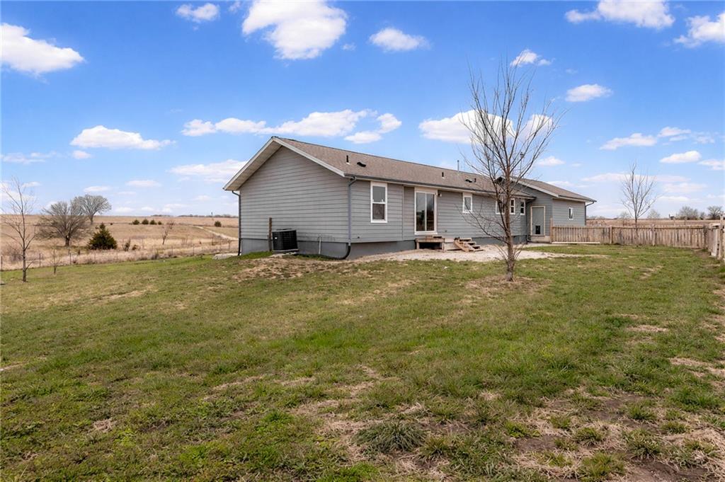 425 Hamilton Road Pomona, KS 66076 - Photo 2 of 56