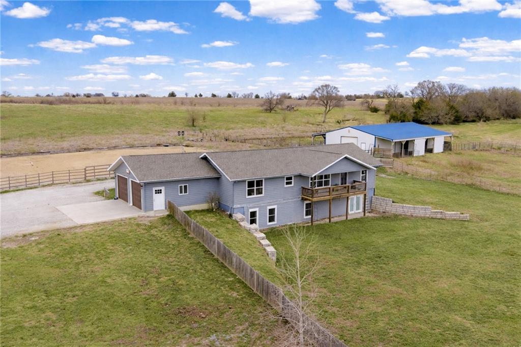 425 Hamilton Road Pomona, KS 66076 - Photo 5 of 56