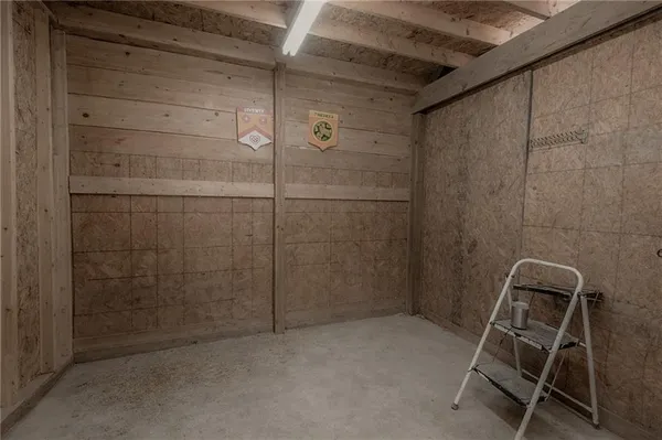 $750,000 | 425 Hamilton Road, Pomona, KS 66076