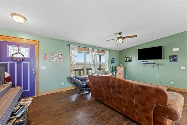 $750,000 | 425 Hamilton Road, Pomona, KS 66076