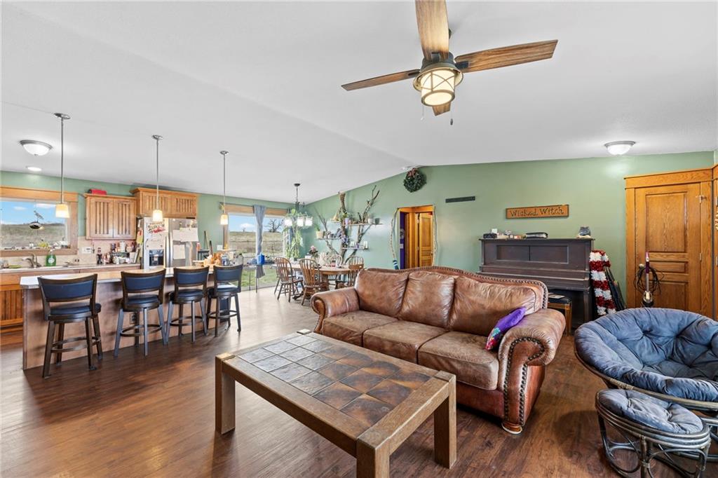 425 Hamilton Road Pomona, KS 66076 - Photo 7 of 56