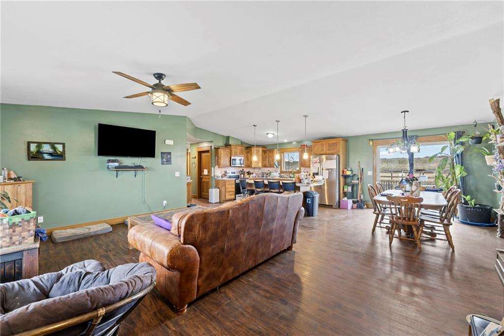 425 Hamilton Road Pomona, KS 66076 - Photo 9 of 56