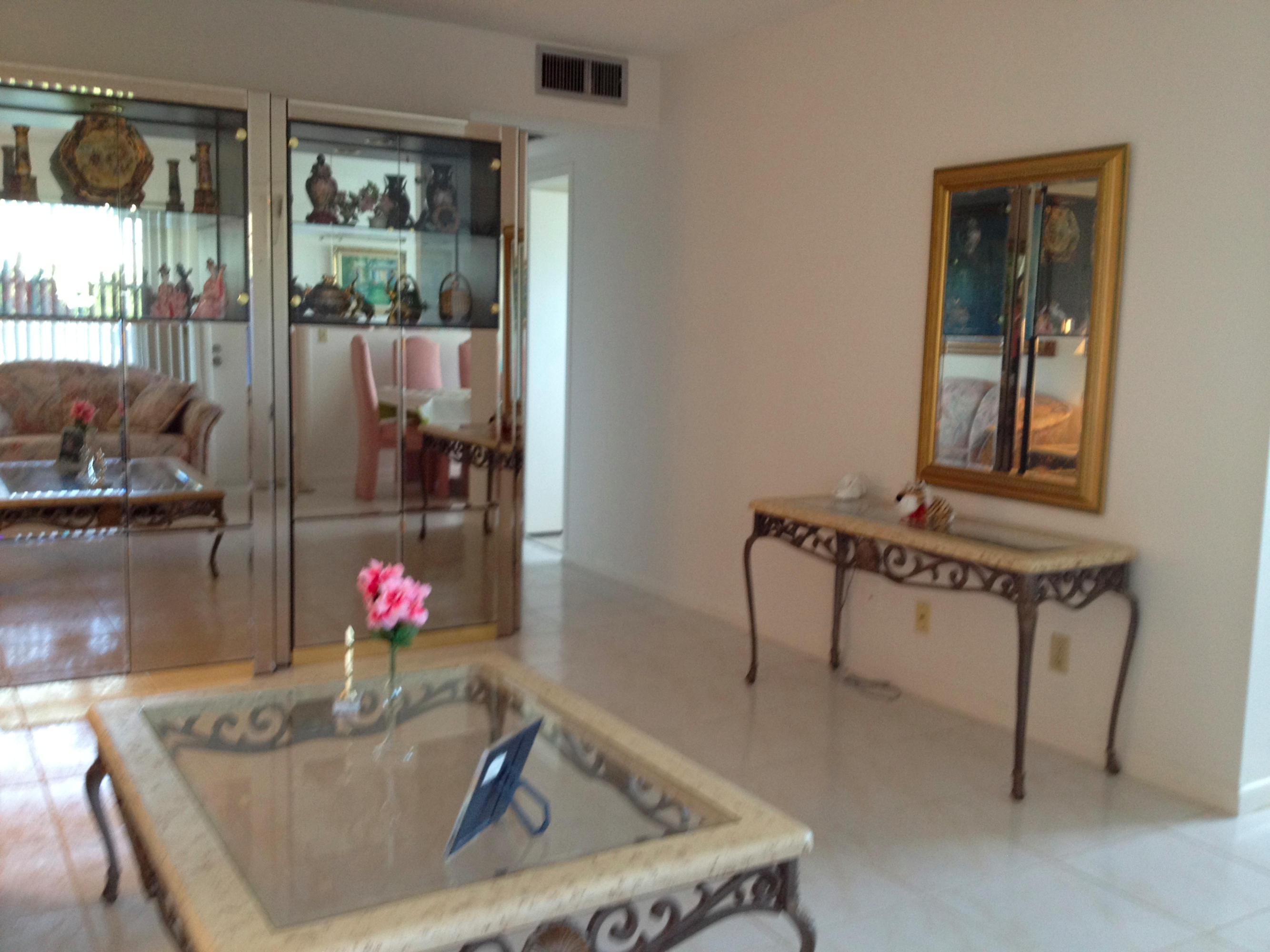 588 Fanshaw North, Unit 588 Boca Raton, FL 33434 - Photo 9 of 27 Living Room 1