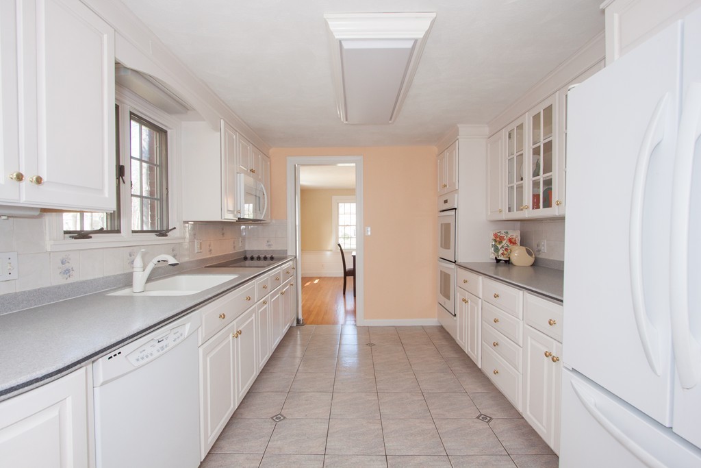 263 Farmington Road Longmeadow, MA 01106 - Photo 8 of 29 Gallery Image 8