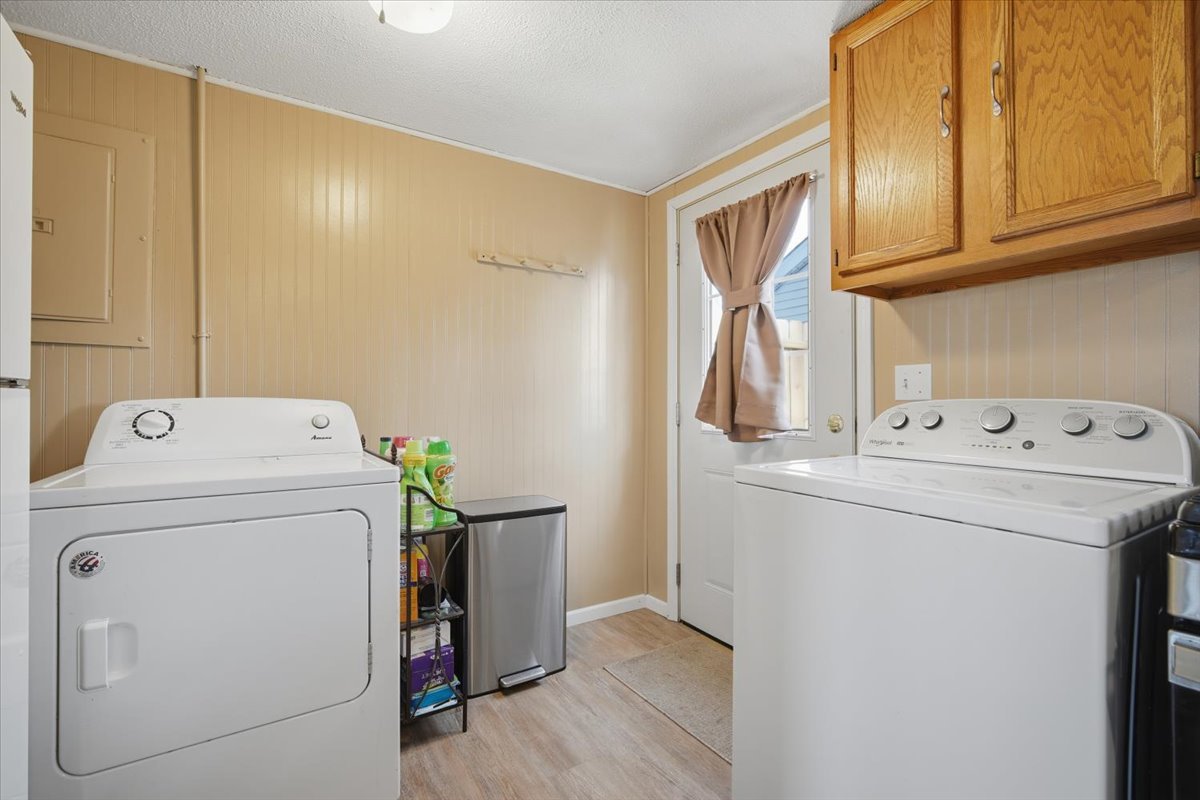 118 Florida Avenue Washington, IL 61571 - Photo 14 of 23 a utility room with dryer and washer