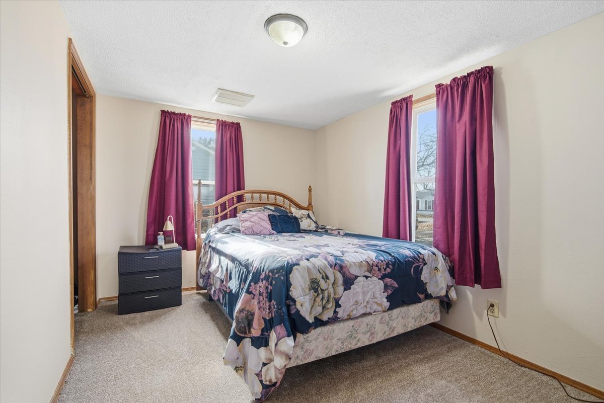 118 Florida Avenue Washington, IL 61571 - Photo 16 of 23 a bedroom with a bed and a window