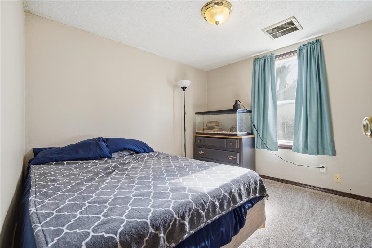 118 Florida Avenue Washington, IL 61571 - Photo 17 of 23 a bedroom with a bed and a window