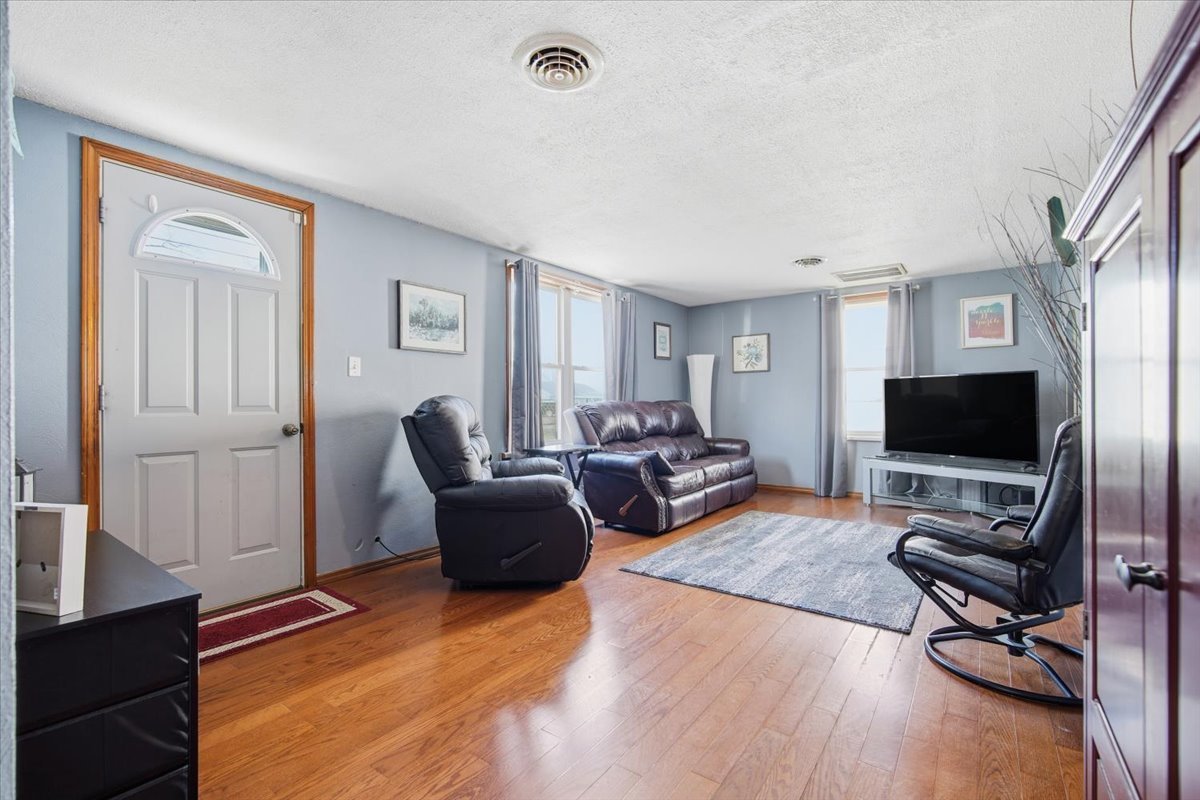 118 Florida Avenue Washington, IL 61571 - Photo 3 of 23 a living room with furniture flat screen tv and wooden floor