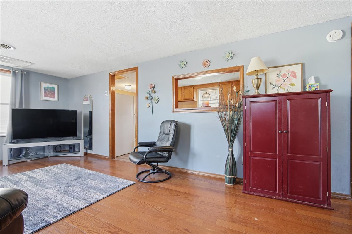 118 Florida Avenue Washington, IL 61571 - Photo 8 of 23 a view of a livingroom with furniture and a flat screen tv