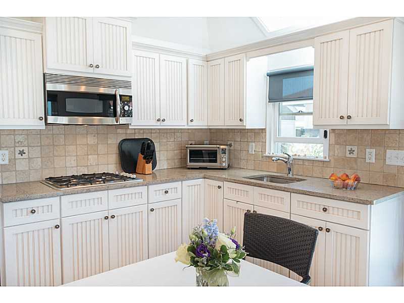 957 Matunuck Beach Road, Unit 2 South Kingstown, RI 02879 - Photo 10 of 18 Kitchen.