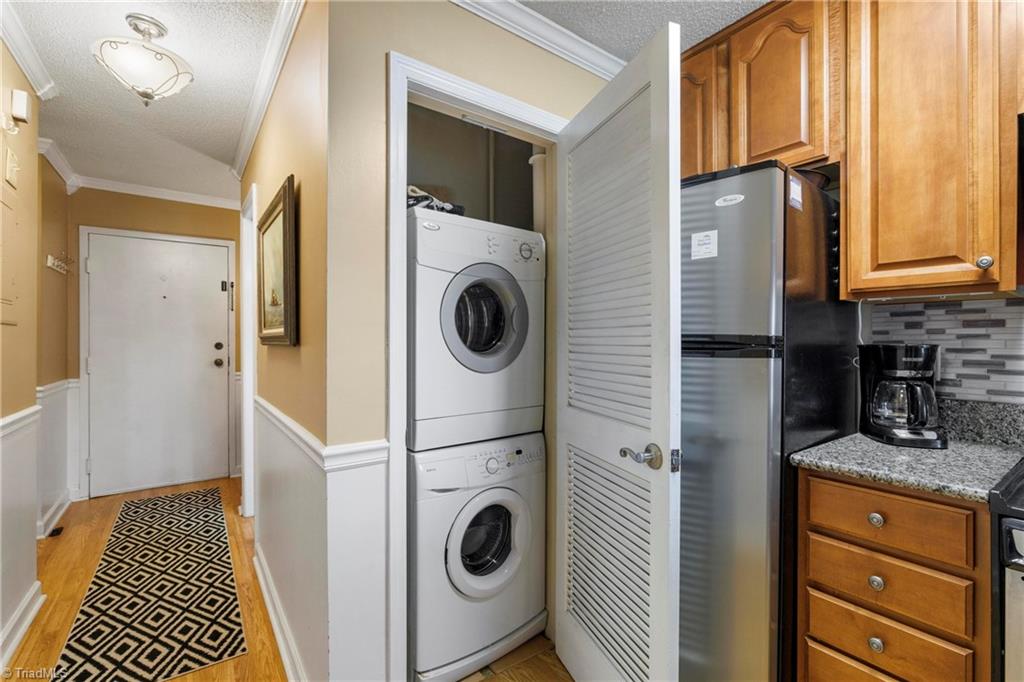 301 Pinnacle Inn Road, Unit 4211 Beech Mountain, NC 28604 - Photo 14 of 44 Washer/Dryer in condo.