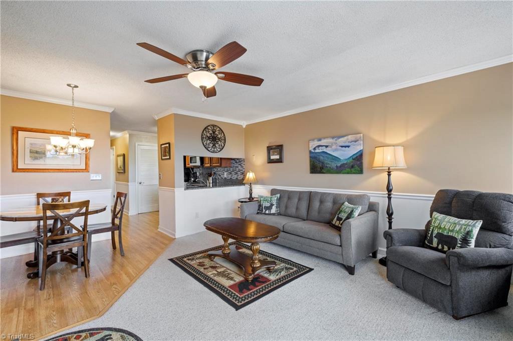 301 Pinnacle Inn Road, Unit 4211 Beech Mountain, NC 28604 - Photo 4 of 44 Turnkey Beech Mtn Retreat - Sleeps 8