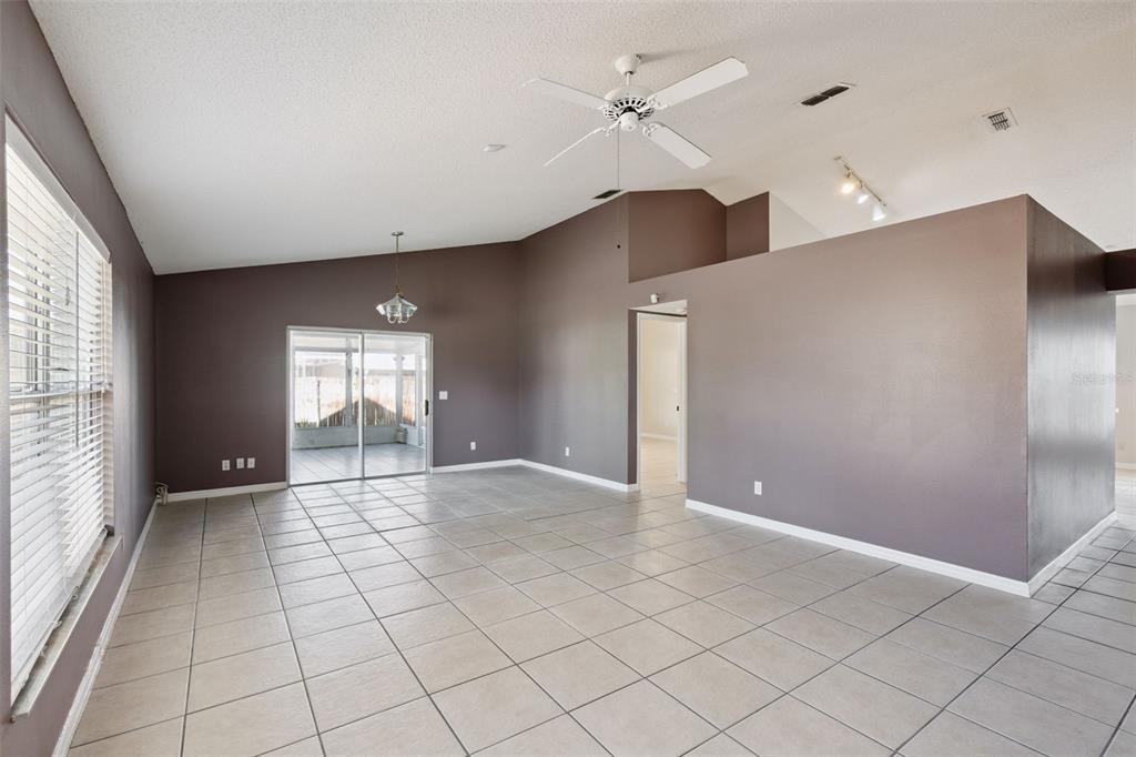 948 Rivecon Avenue Orlando, FL 32825 - Photo 4 of 20