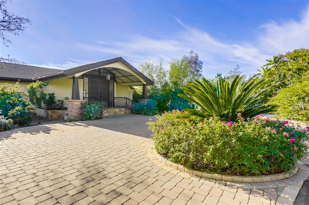 5225 La Crescenta Road Rancho Santa Fe, CA 92067 - Photo 2 of 25