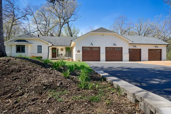 $5,995 | 1832 Essex Road, Hopkins, MN 55305