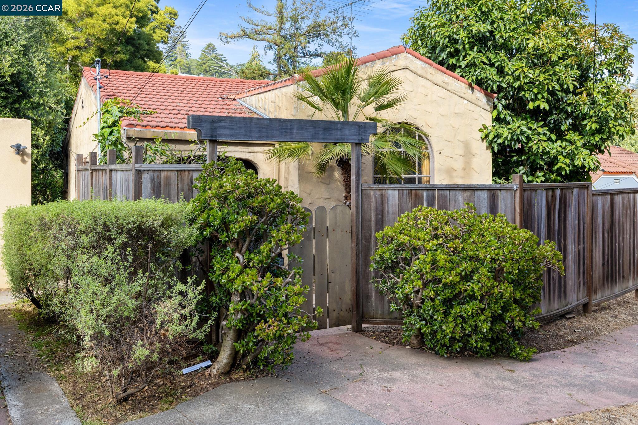 11 Edgecroft Road Kensington, CA 94707 - Photo 2 of 30