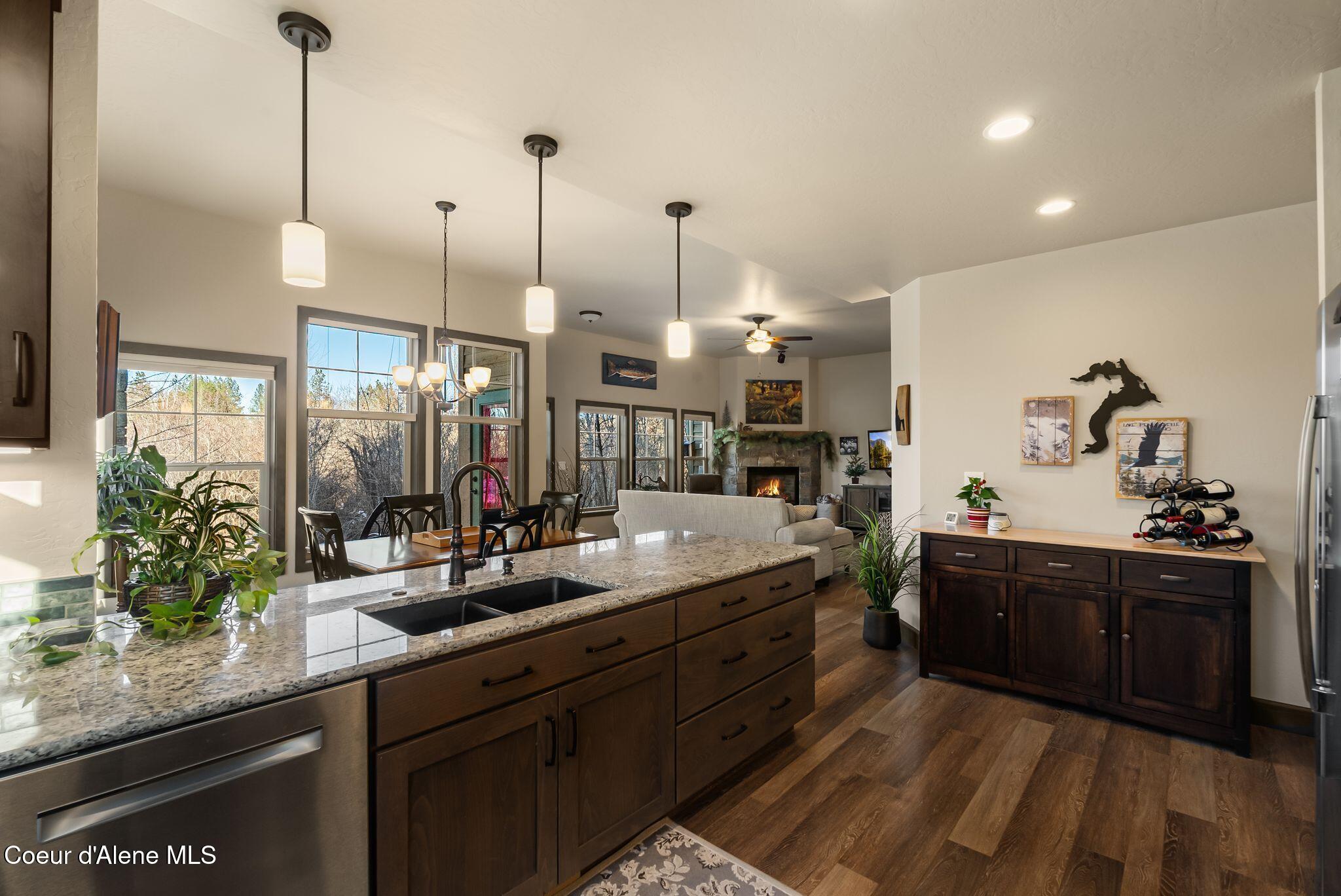 512 Guthrie Place, Unit 702 Dover, ID 83825 - Photo 4 of 24 5 mls_DSC06141