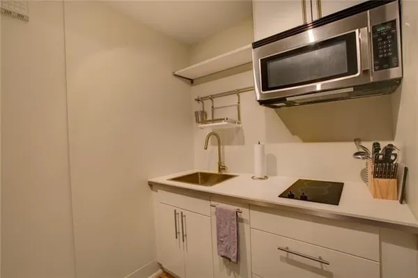 $1,600 | 4532 Magazine Street, Unit A, New Orleans, LA 70115