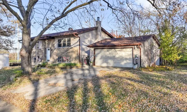 $425,000 | 6623 Patton Drive, Woodridge, IL 60517