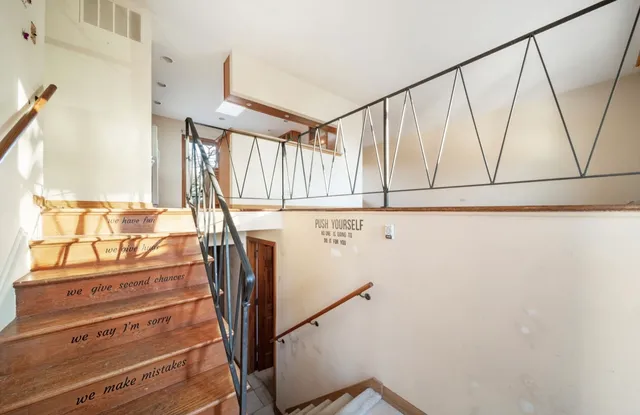 $425,000 | 6623 Patton Drive, Woodridge, IL 60517