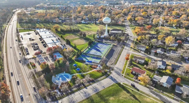 $425,000 | 6623 Patton Drive, Woodridge, IL 60517