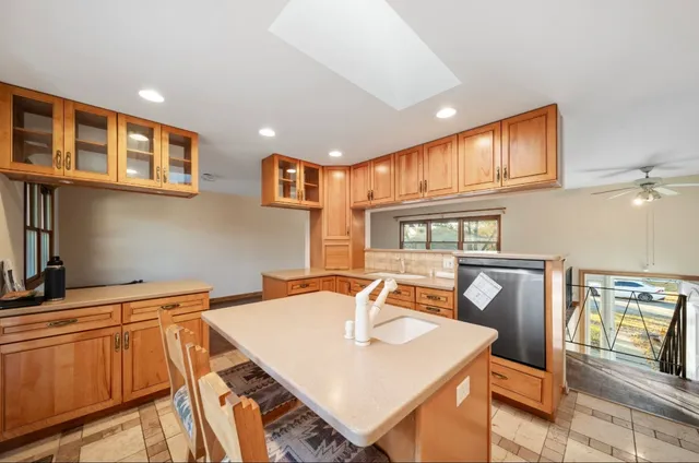 $425,000 | 6623 Patton Drive, Woodridge, IL 60517