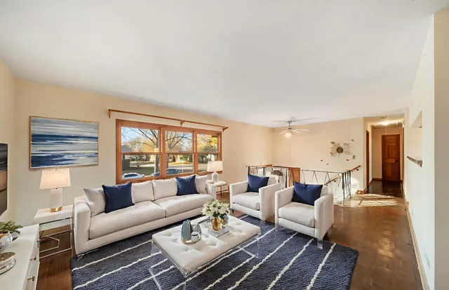 $425,000 | 6623 Patton Drive, Woodridge, IL 60517