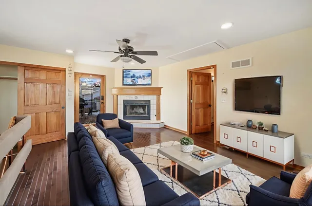 $425,000 | 6623 Patton Drive, Woodridge, IL 60517