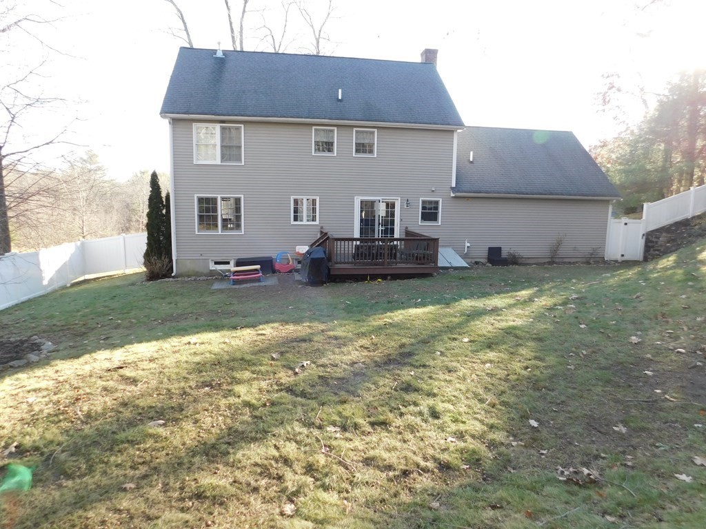 924 Marston Road Northbridge, MA 01588 - Photo 4 of 27