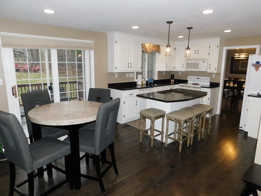 924 Marston Road Northbridge, MA 01588 - Photo 7 of 27