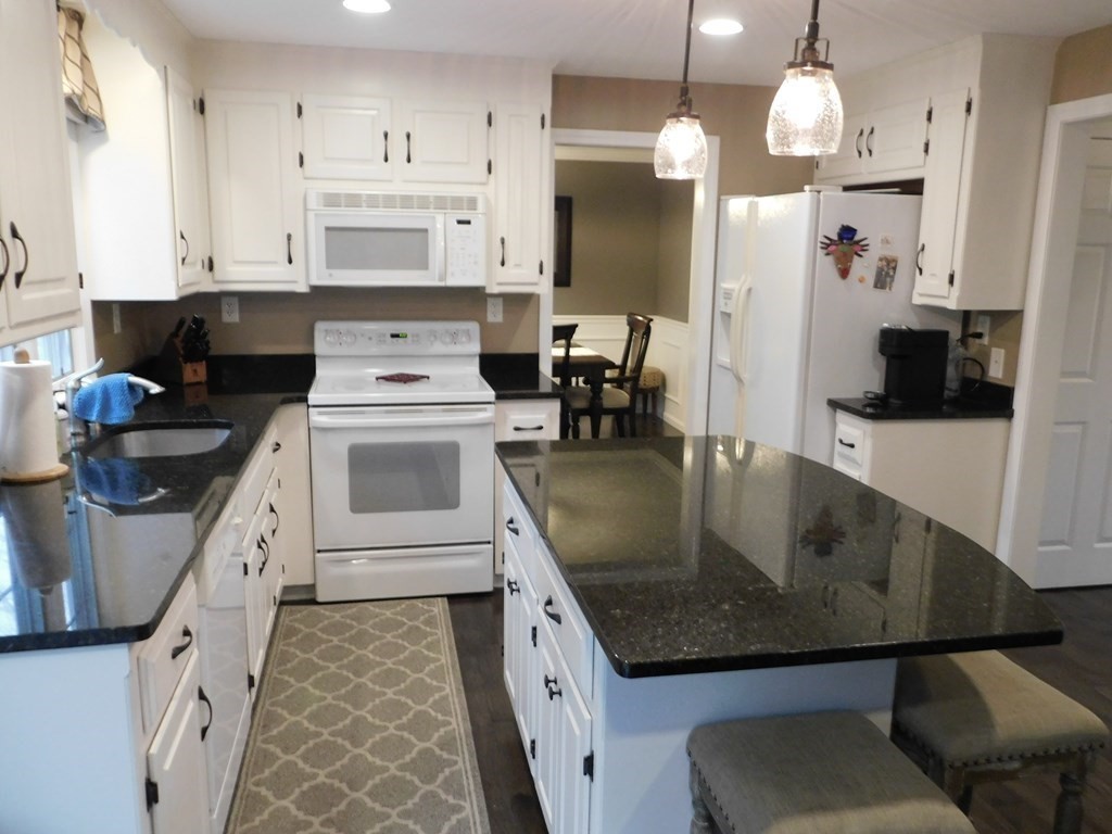 924 Marston Road Northbridge, MA 01588 - Photo 8 of 27