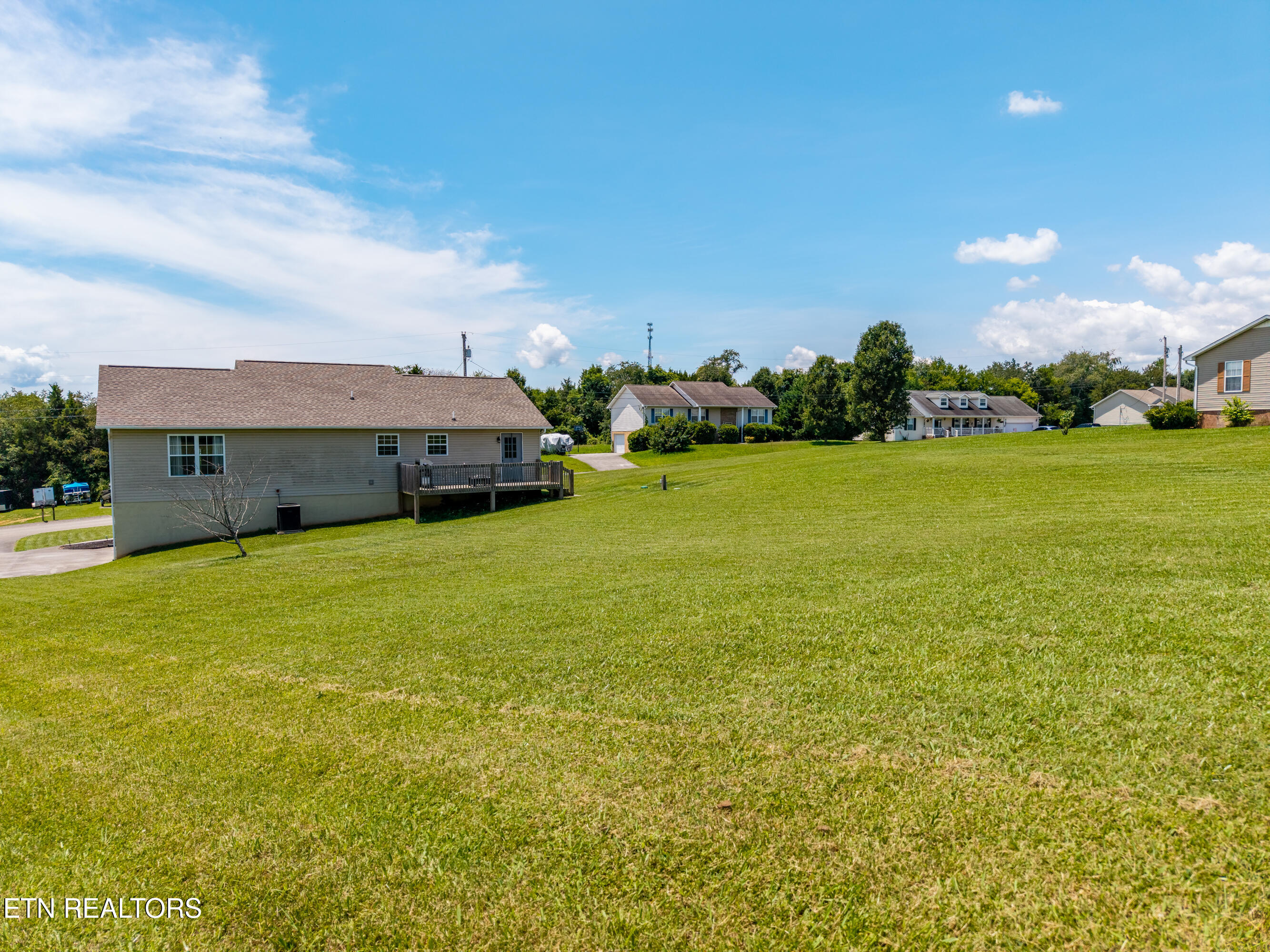 157 Ridgefield Drive Dandridge, TN 37725 - Photo 10 of 54 157RidgefieldDr-31