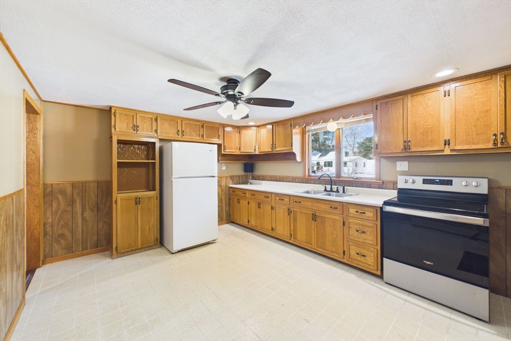 2 Carter Street Palmer, MA 01069 - Photo 12 of 39