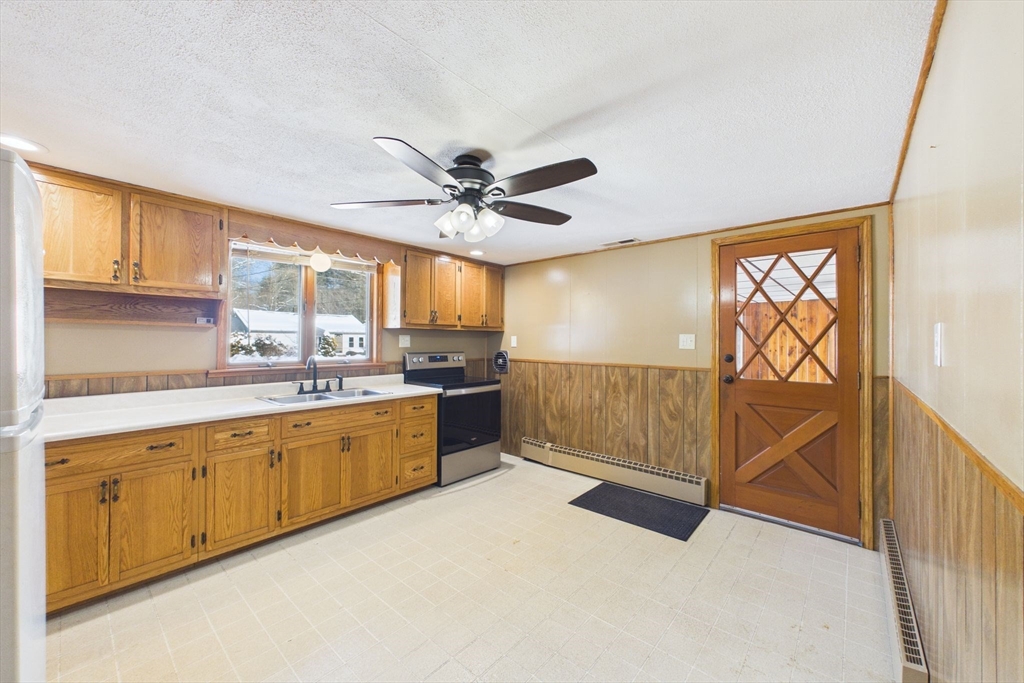 2 Carter Street Palmer, MA 01069 - Photo 9 of 39