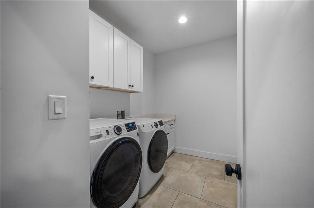 1058 Sanders Avenue Southeast Atlanta, GA 30316 - Photo 10 of 55 a utility room with dryer and washer