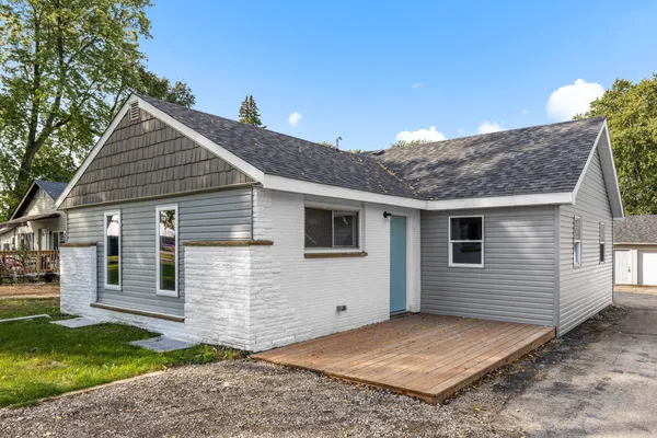 $269,900 | 109 Raffel Road, Woodstock, IL 60098