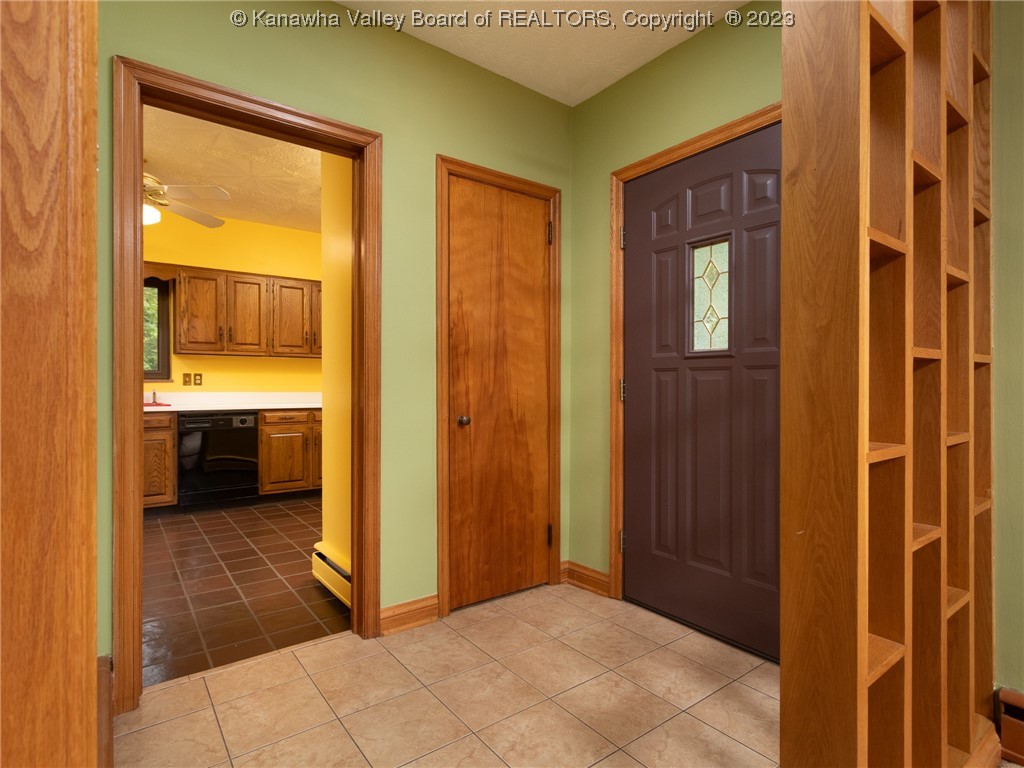 838 Chappell Road Charleston, WV 25304 - Photo 4 of 30 Gallery Image 4
