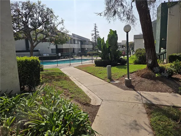 $525,000 | 15213 Santa Gertrudes Avenue, Unit W106, La Mirada, CA 90638