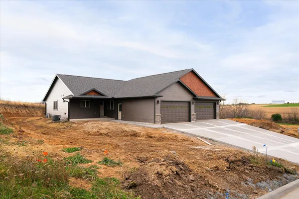 $444,000 | 1213 16th Fairway Drive, Viroqua, WI 54665