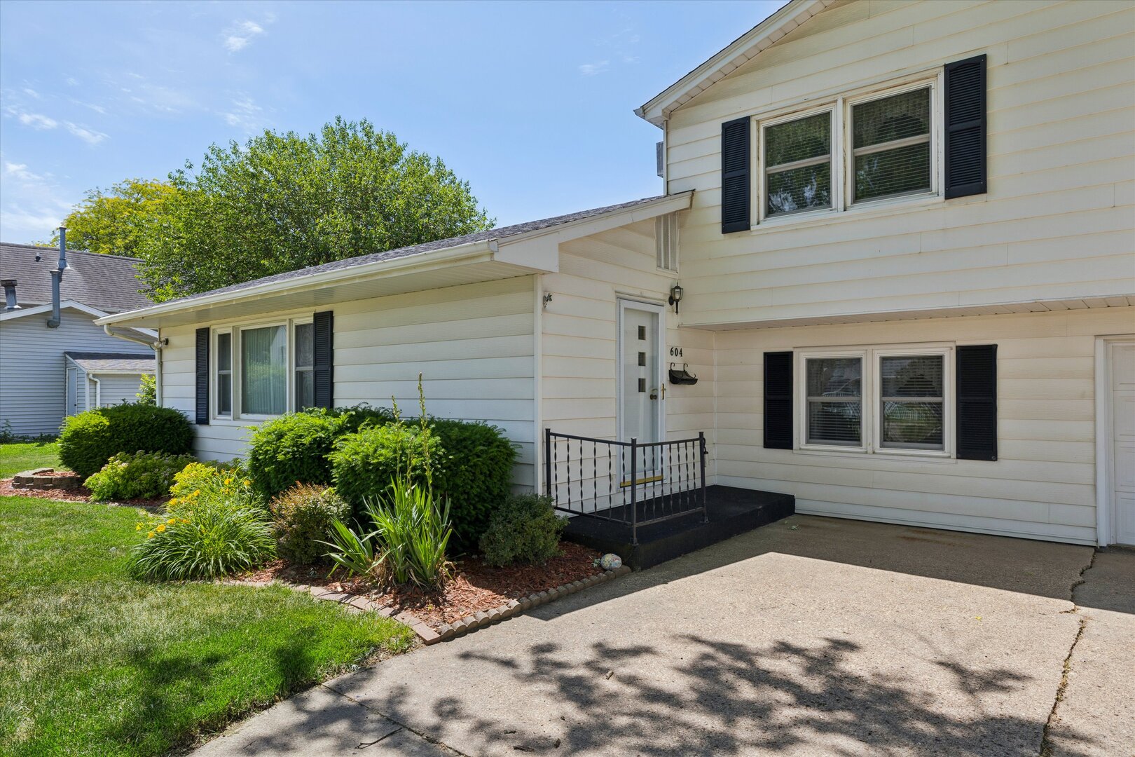 604 North 4th Street Clinton, IA 52732 - Photo 7 of 38
